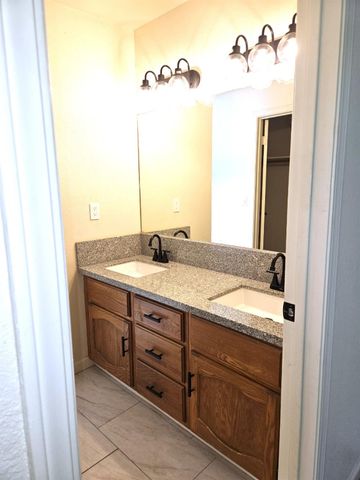 860 Mcarthur Avenue, Clovis, CA 93611