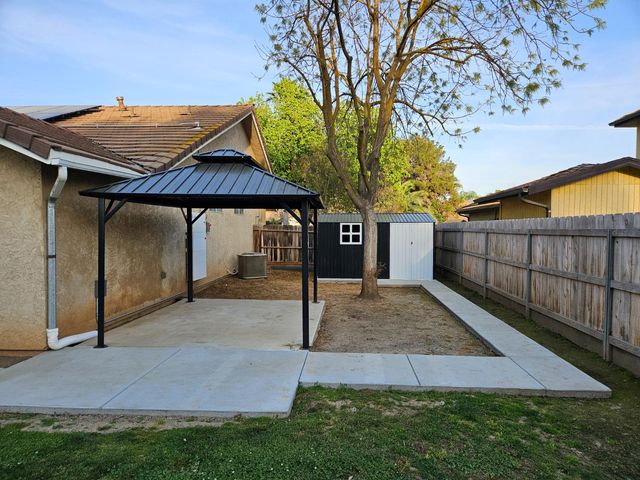 860 Mcarthur Avenue, Clovis, CA 93611