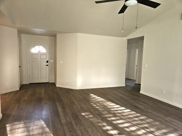 860 Mcarthur Avenue, Clovis, CA 93611