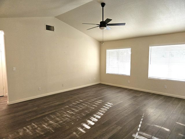 860 Mcarthur Avenue, Clovis, CA 93611