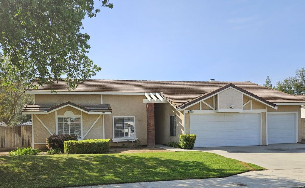 860 Mcarthur Avenue, Clovis, CA 93611