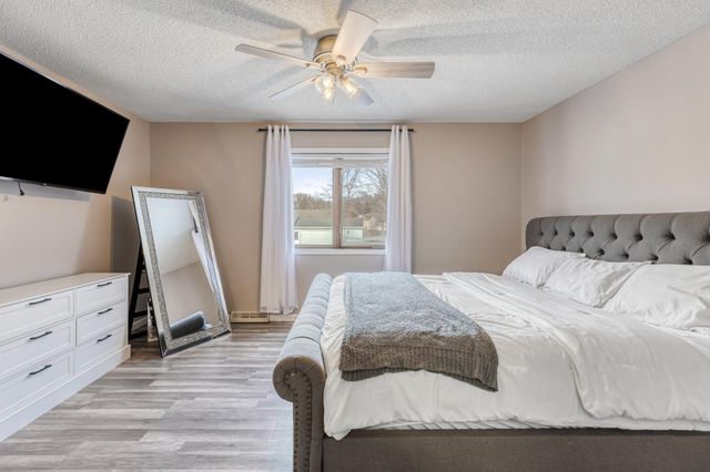 538 Devonshire Drive, Young America, MN 55397