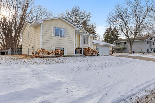 538 Devonshire Drive, Young America, MN 55397