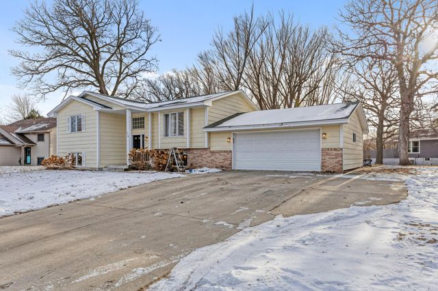 538 Devonshire Drive, Young America, MN 55397
