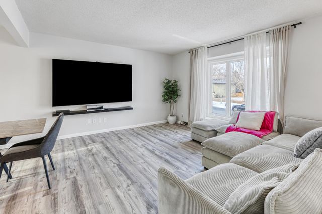 538 Devonshire Drive, Young America, MN 55397