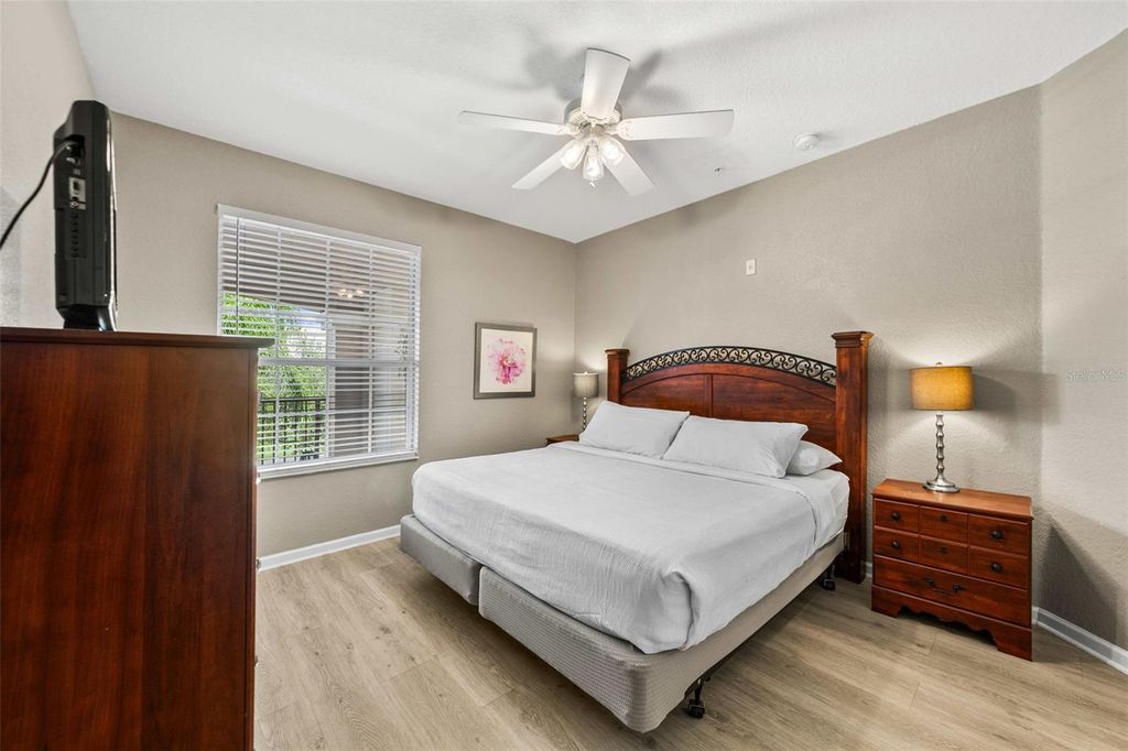 Image 20 of property listing at 5037 SHOREWAY LOOP 202, Orlando, FL 32819