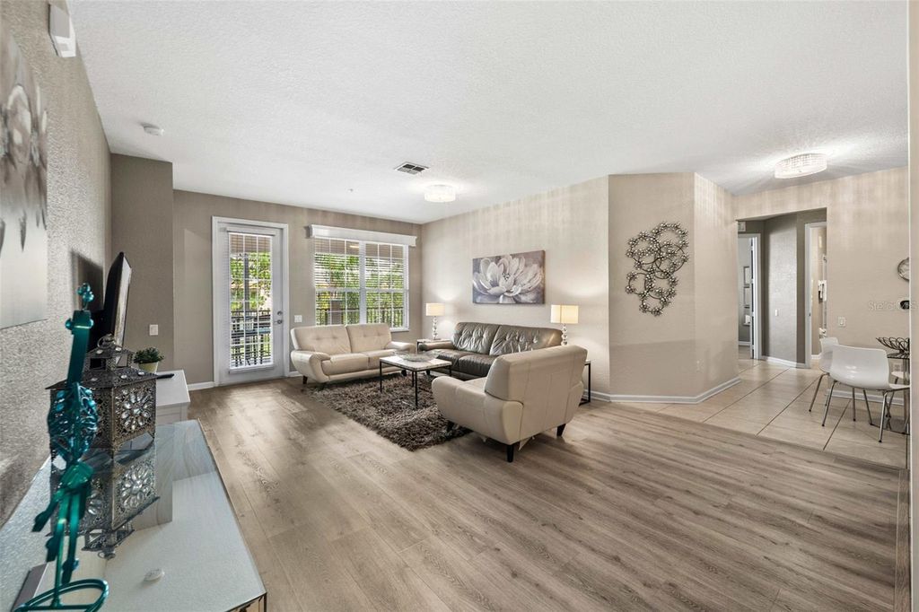 Image 5 of property listing at 5037 SHOREWAY LOOP 202, Orlando, FL 32819