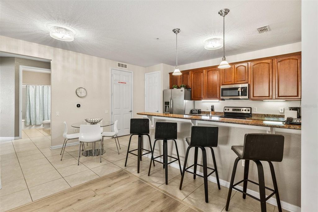 Image 6 of property listing at 5037 SHOREWAY LOOP 202, Orlando, FL 32819
