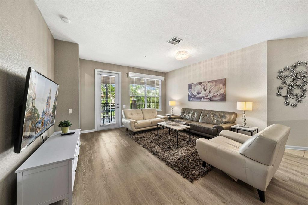 Image 8 of property listing at 5037 SHOREWAY LOOP 202, Orlando, FL 32819