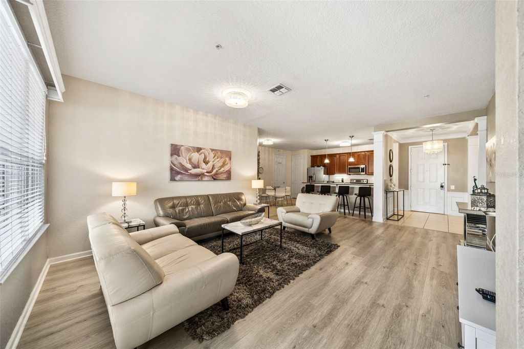 Image 9 of property listing at 5037 SHOREWAY LOOP 202, Orlando, FL 32819