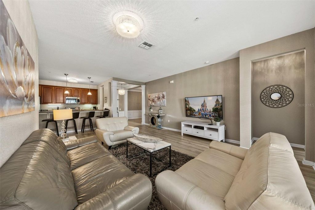 Image 10 of property listing at 5037 SHOREWAY LOOP 202, Orlando, FL 32819