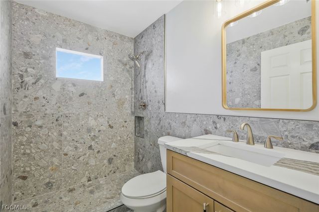 2200 NE 9th AVE, Cape Coral, FL 33909