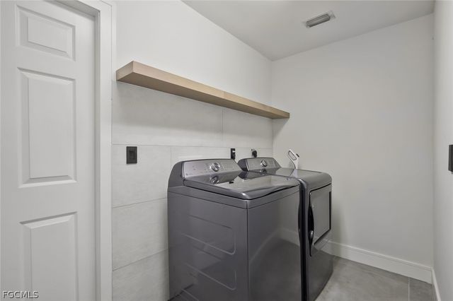 2200 NE 9th AVE, Cape Coral, FL 33909