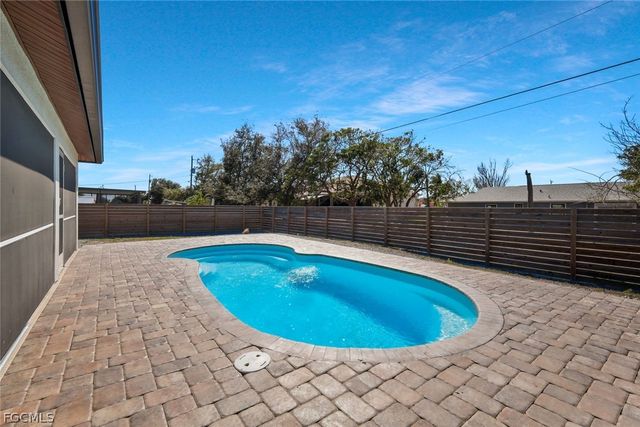 2200 NE 9th AVE, Cape Coral, FL 33909