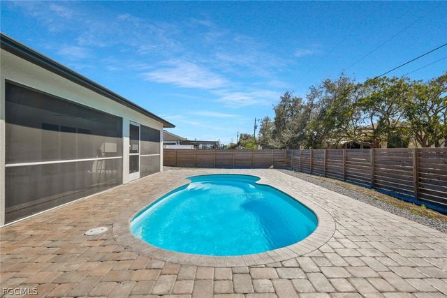 2200 NE 9th AVE, Cape Coral, FL 33909