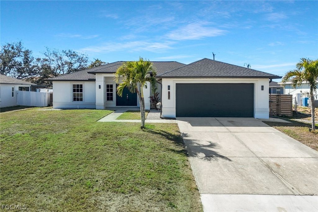 2200 NE 9th AVE, Cape Coral, FL 33909