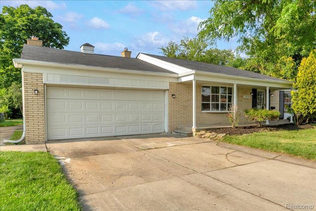 19039 Elsmere Avenue, Eastpointe, MI 48021