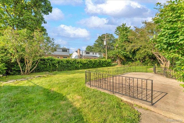 19039 Elsmere Avenue, Eastpointe, MI 48021