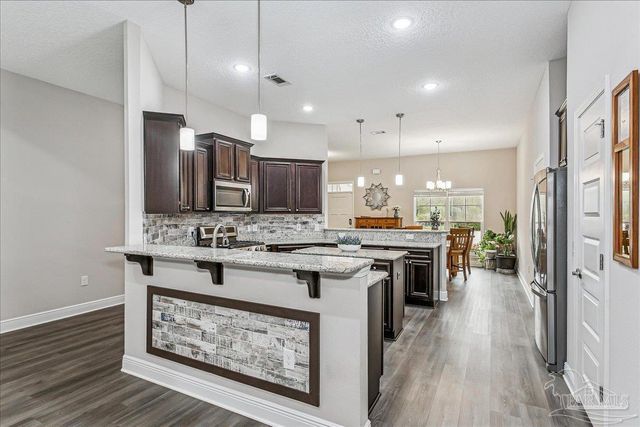 1911 Ladybird Ln, Gulf Breeze, FL 32563