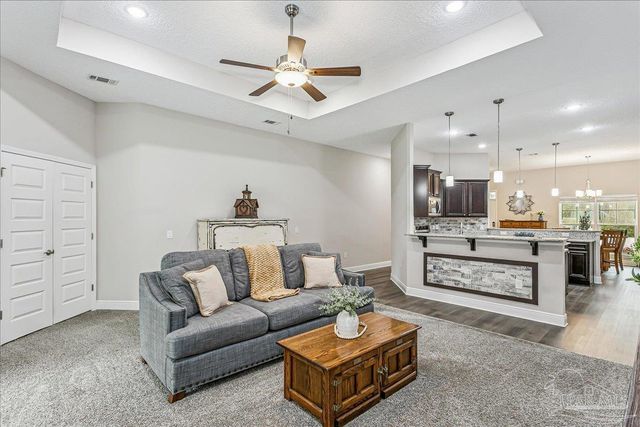 1911 Ladybird Ln, Gulf Breeze, FL 32563