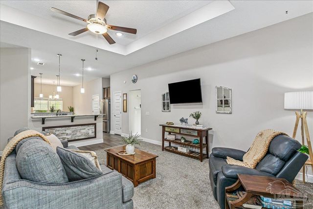 1911 Ladybird Ln, Gulf Breeze, FL 32563