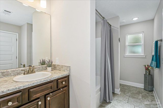 1911 Ladybird Ln, Gulf Breeze, FL 32563