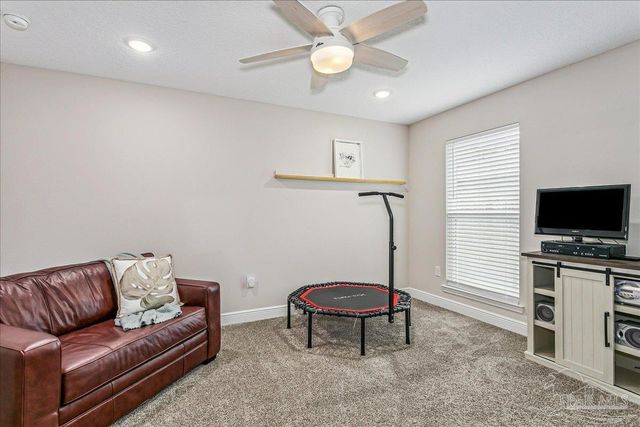 1911 Ladybird Ln, Gulf Breeze, FL 32563