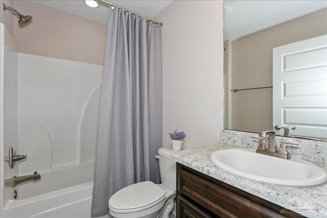 1911 Ladybird Ln, Gulf Breeze, FL 32563