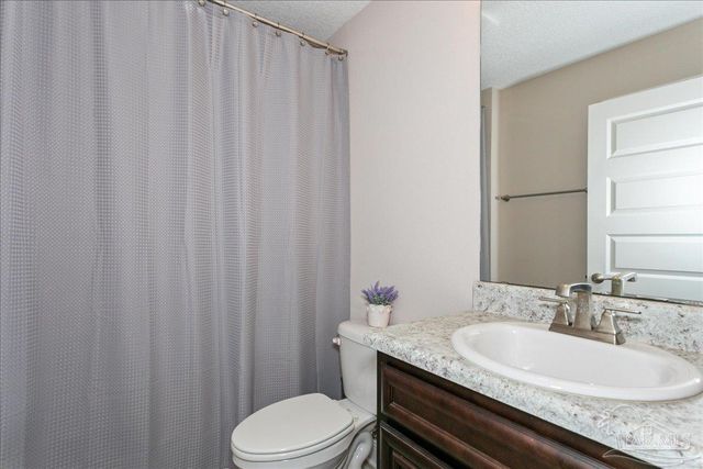 1911 Ladybird Ln, Gulf Breeze, FL 32563