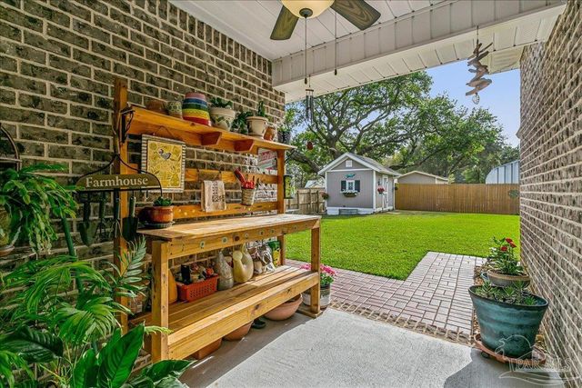 1911 Ladybird Ln, Gulf Breeze, FL 32563