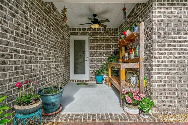 1911 Ladybird Ln, Gulf Breeze, FL 32563