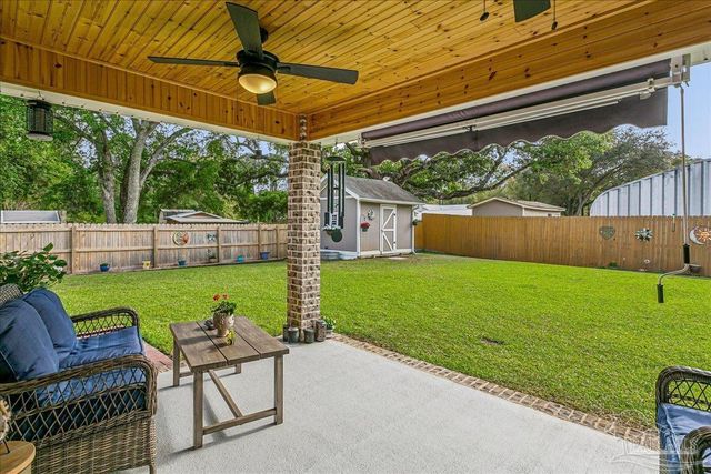 1911 Ladybird Ln, Gulf Breeze, FL 32563