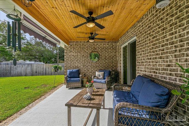 1911 Ladybird Ln, Gulf Breeze, FL 32563