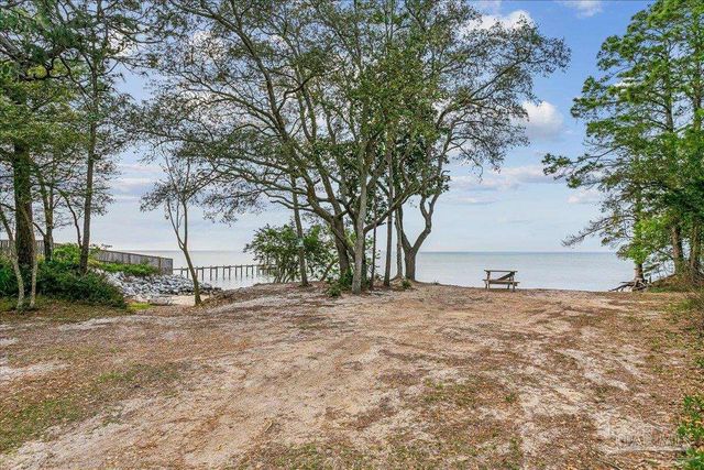 1911 Ladybird Ln, Gulf Breeze, FL 32563