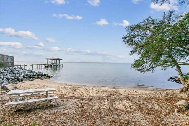 1911 Ladybird Ln, Gulf Breeze, FL 32563