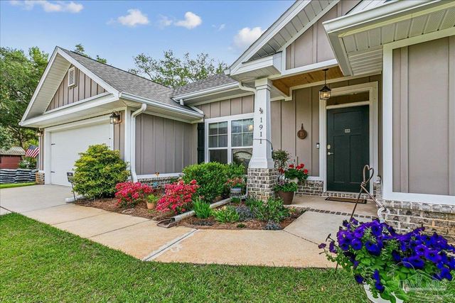 1911 Ladybird Ln, Gulf Breeze, FL 32563