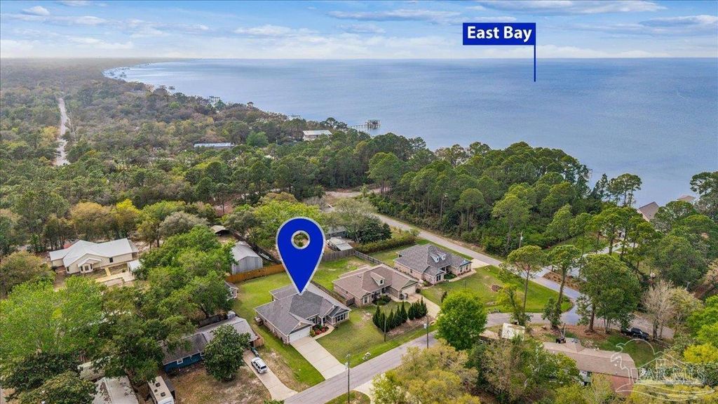 1911 Ladybird Ln, Gulf Breeze, FL 32563