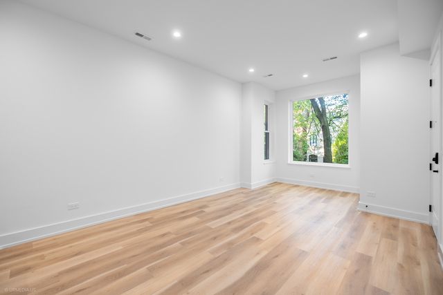 2113 N Kenmore Avenue 2, Chicago, IL 60614