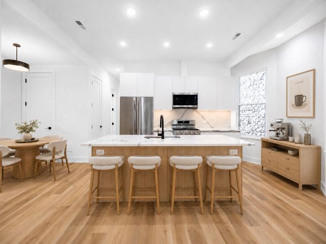 2113 N Kenmore Avenue 2, Chicago, IL 60614