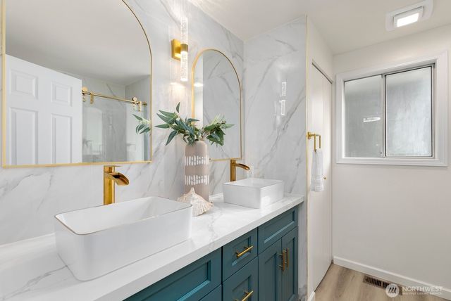 6922 128th Pl SE, Bellevue, WA 98006