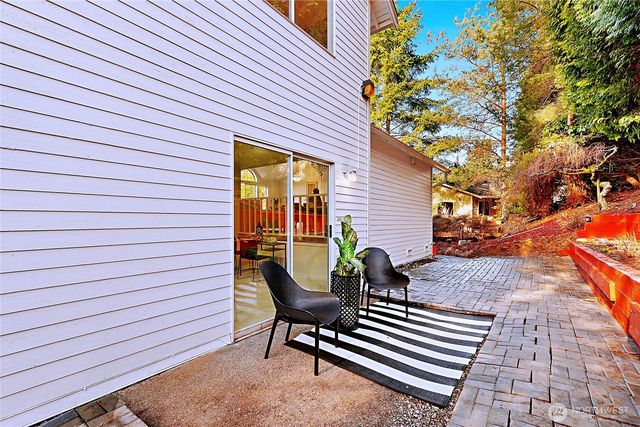 6922 128th Pl SE, Bellevue, WA 98006