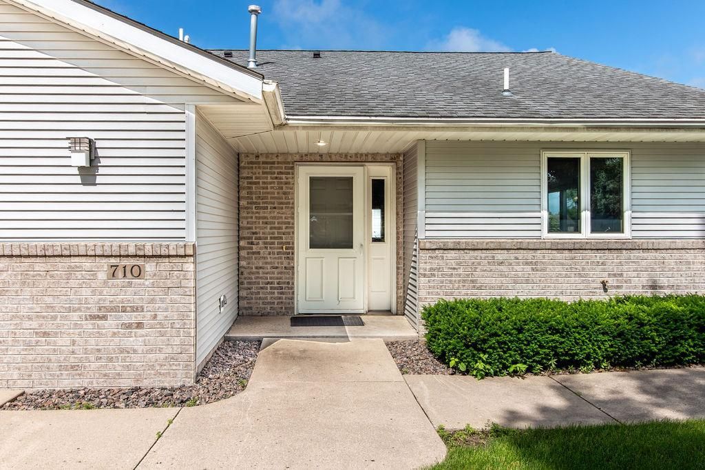 710 S 10th Street, Bird Island, MN 55310 — exterior