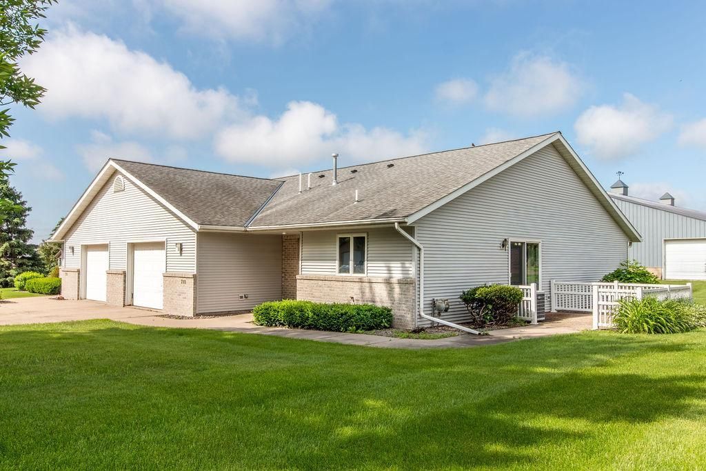 710 S 10th Street, Bird Island, MN 55310 — photo 2