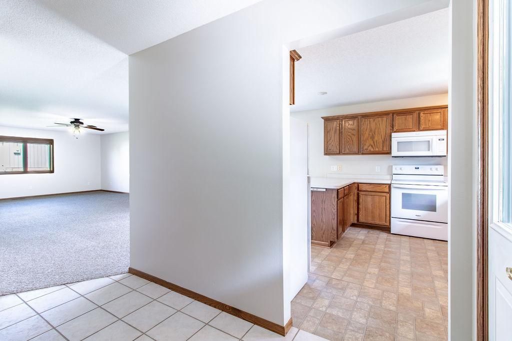 710 S 10th Street, Bird Island, MN 55310 — photo 4