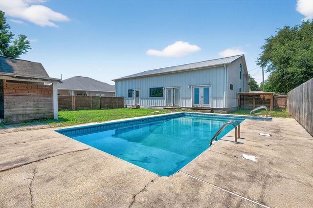 115 Ridgewood Avenue, Mary Esther, FL 32569