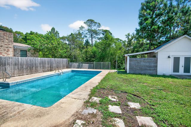 115 Ridgewood Avenue, Mary Esther, FL 32569