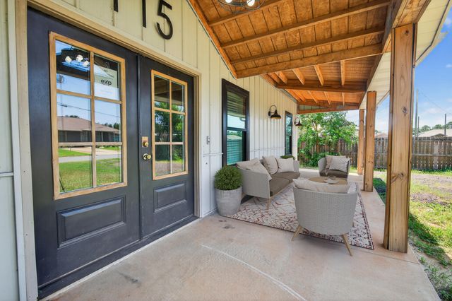 115 Ridgewood Avenue, Mary Esther, FL 32569