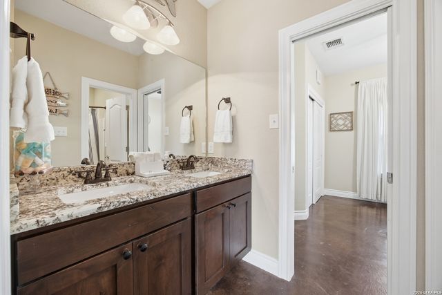1748 LAKESHORE DR, Canyon Lake, TX 78133