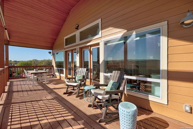 1748 LAKESHORE DR, Canyon Lake, TX 78133