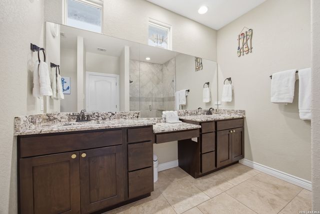 1748 LAKESHORE DR, Canyon Lake, TX 78133
